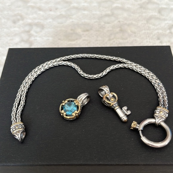 Double strand charm bracelet with 2 charms. - Picture 2 of 2